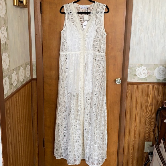 Line & Dot Dresses & Skirts - Line & Dot White Lace Maxi Dress Sz L
